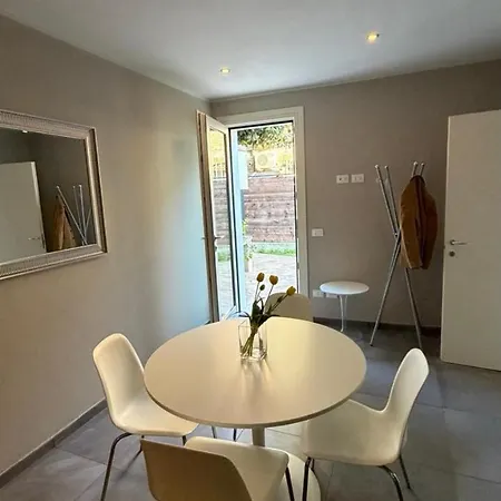 Cozy Private Historic Center *